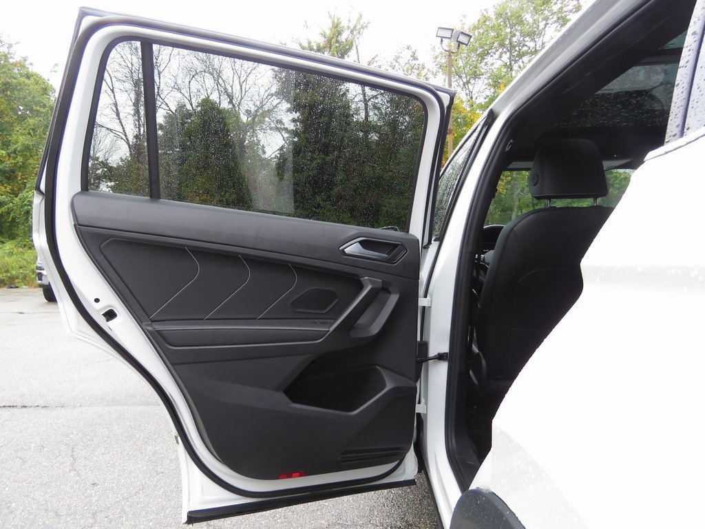 Used 2022 Volkswagen Tiguan SEL R-Line image 20