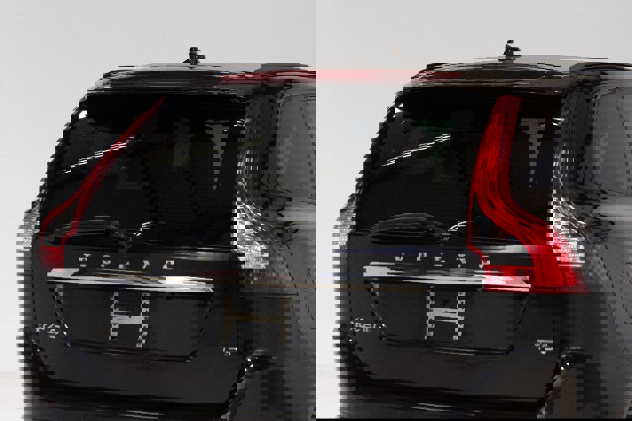 Used 2017 Volvo XC60 T5 w/ Tailgate Package image 15