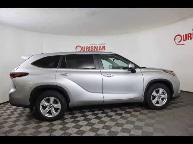 Used 2024 Toyota Highlander LE image 12