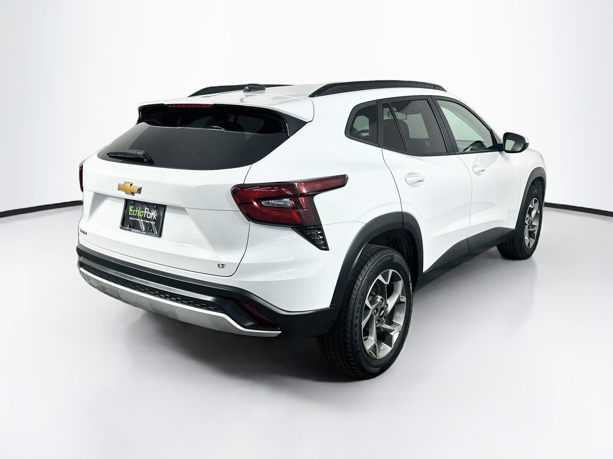 Used 2025 Chevrolet Trax LT FWD image 9