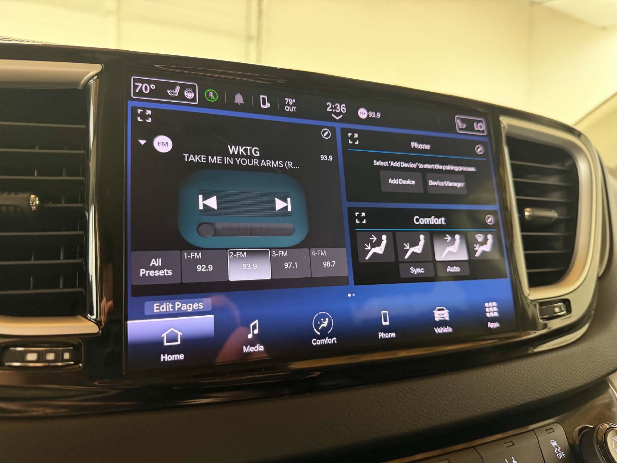 Used 2023 Chrysler Pacifica Touring-L FWD image 25