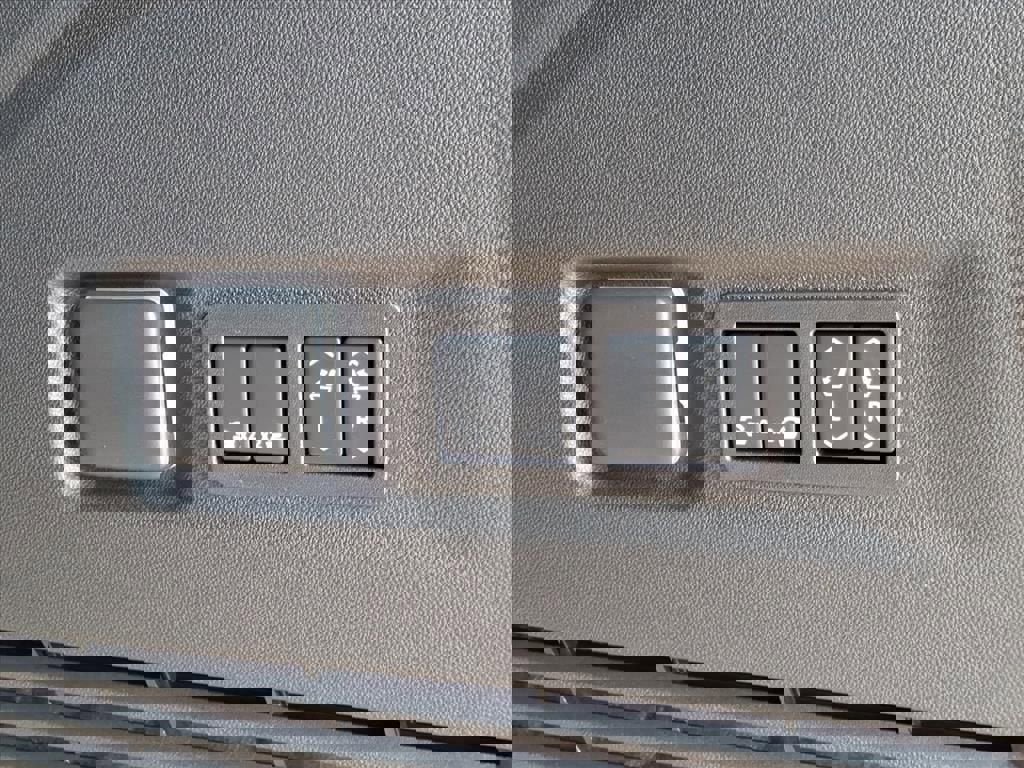 New 2025 Chevrolet Suburban Premier w/ Sun And Tow Package image 17