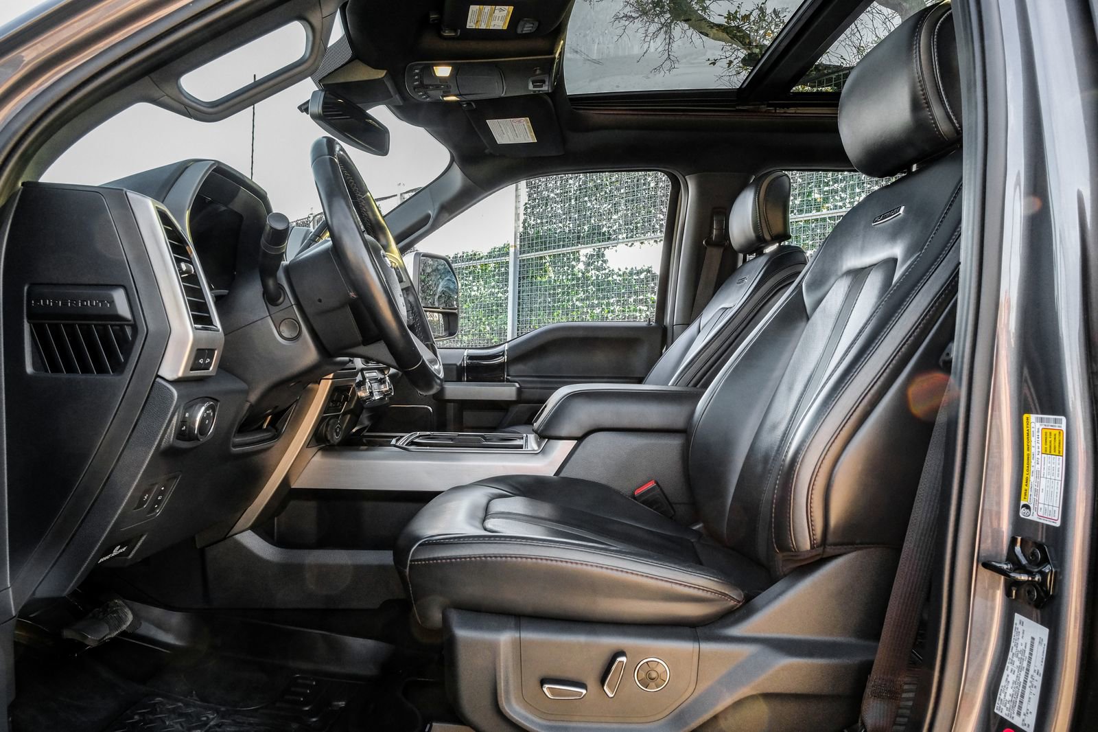 Used 2022 Ford F250 Platinum w/ FX4 Off-Road Package AWD/4WD image 4
