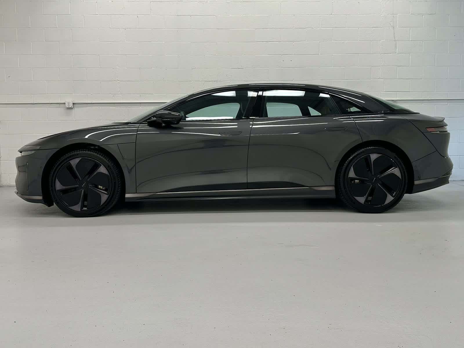 Used 2024 Lucid Air Touring AWD/4WD image 3