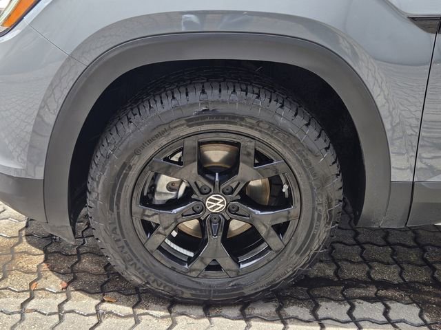 Certified 2025 Volkswagen Atlas Peak Edition SE image 11