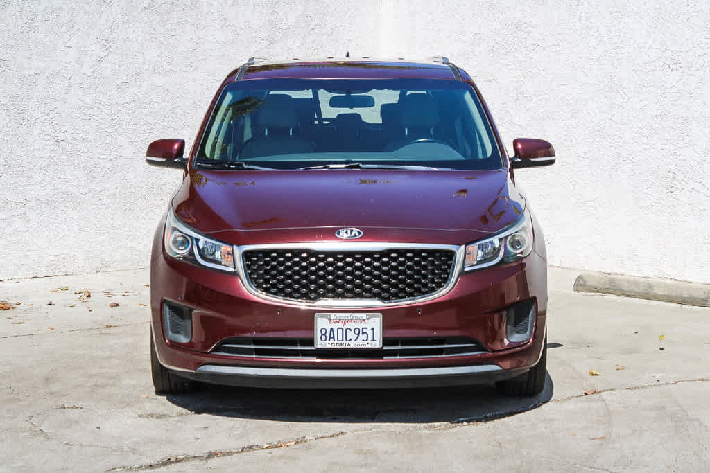 Used 2017 Kia Sedona LX w/ LX Essentials Premium Package FWD image 2