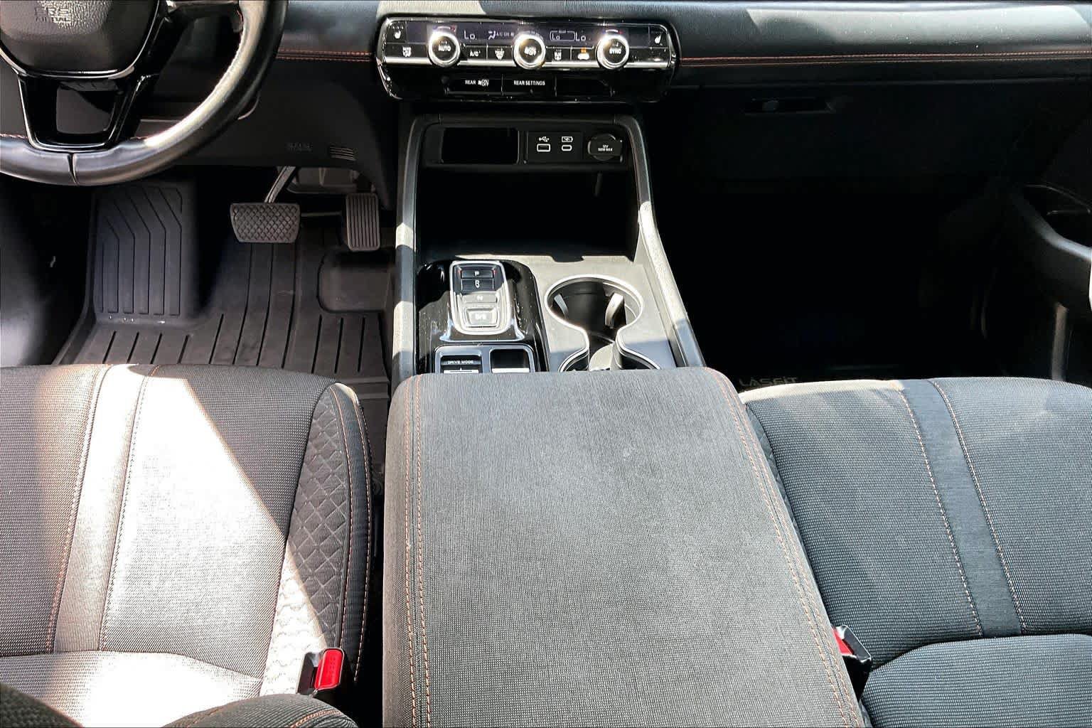 Used 2025 Honda Pilot Sport image 17