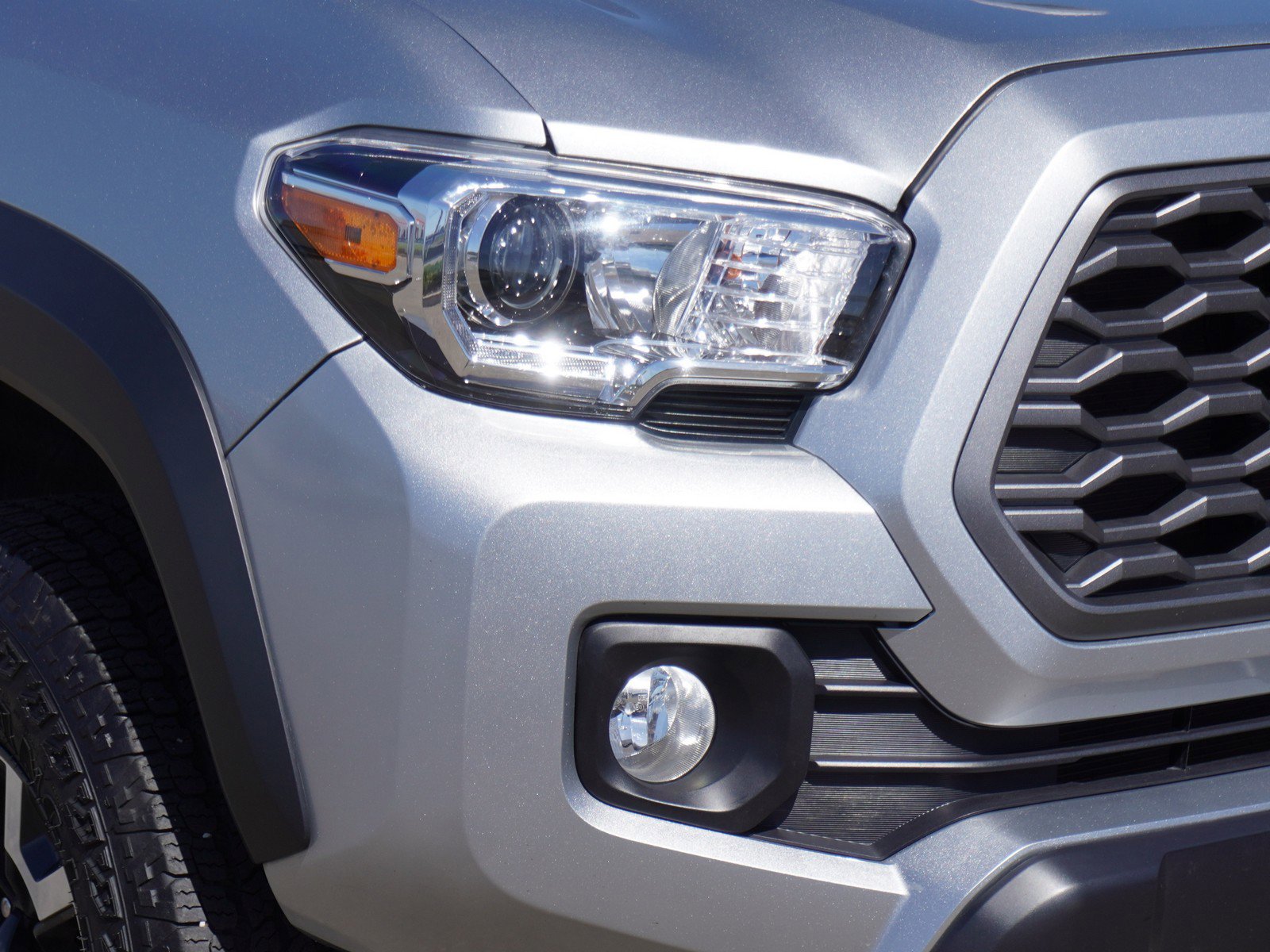 Used 2023 Toyota Tacoma TRD Off-Road w/ Advanced Technology Package AWD/4WD image 3