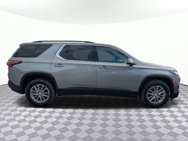 Used 2023 Chevrolet Traverse LT FWD image 2