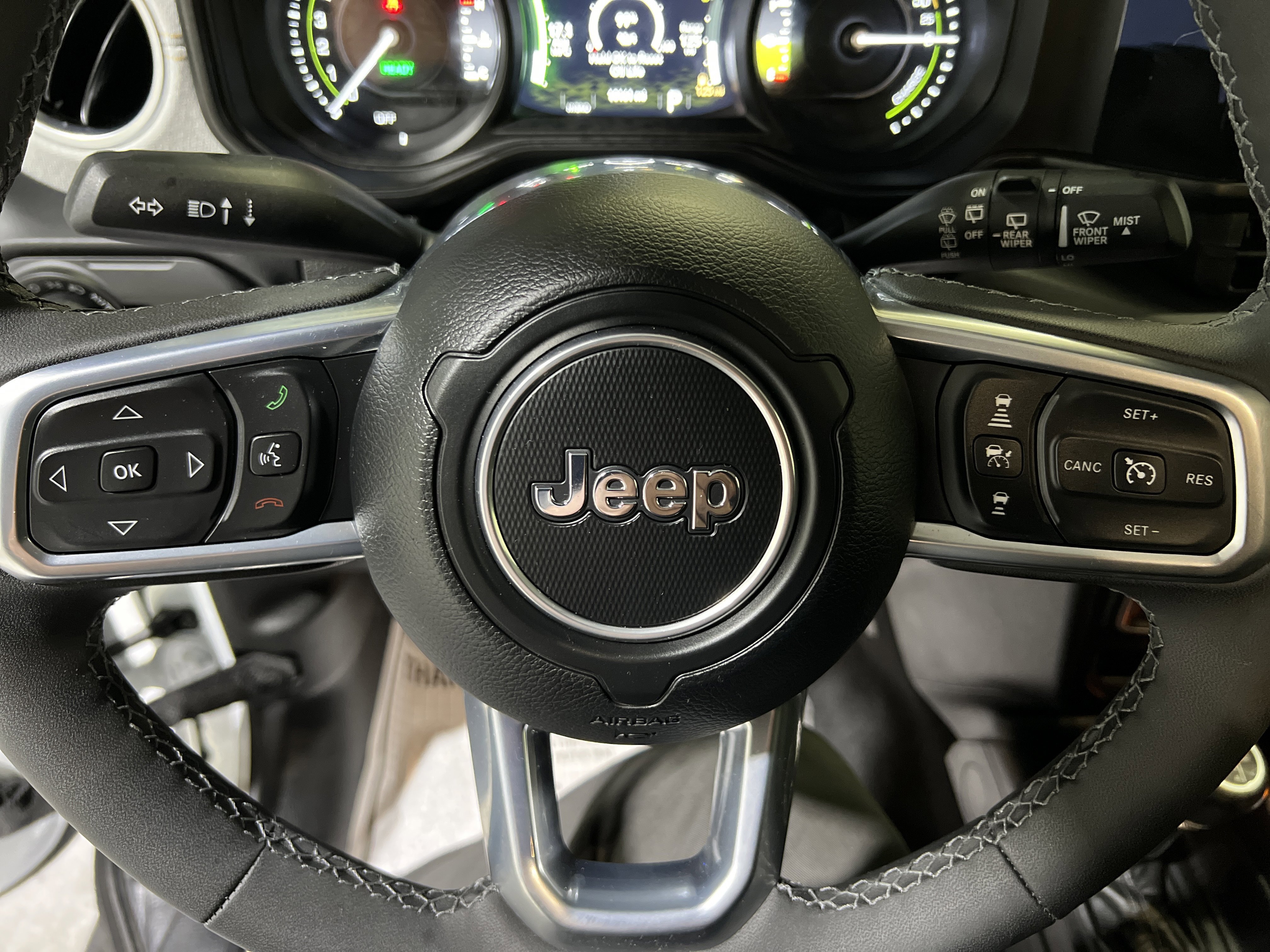 Used 2025 Jeep Wrangler Unlimited Sahara AWD/4WD image 22