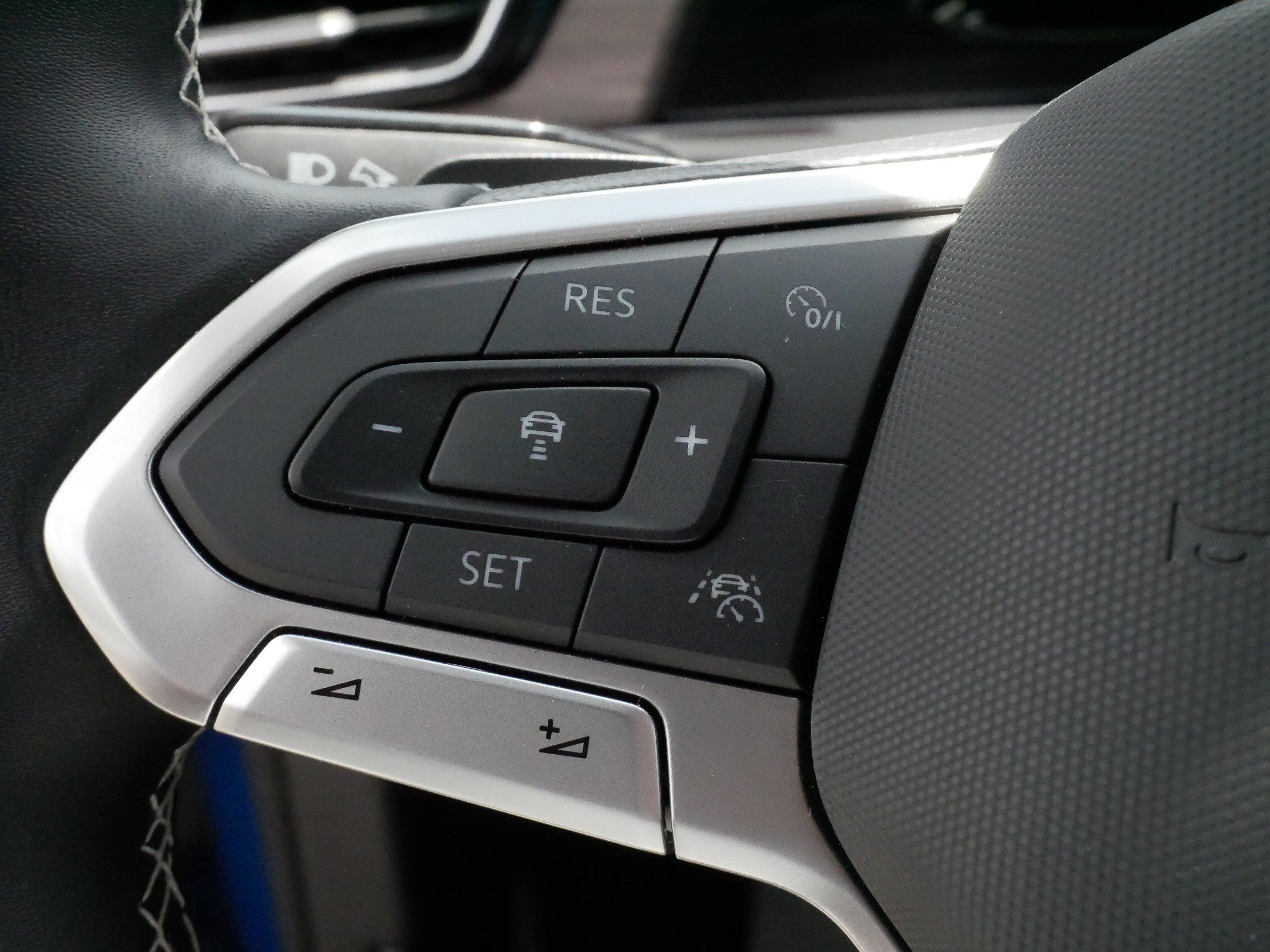 Certified 2025 Volkswagen Atlas SEL AWD/4WD image 26