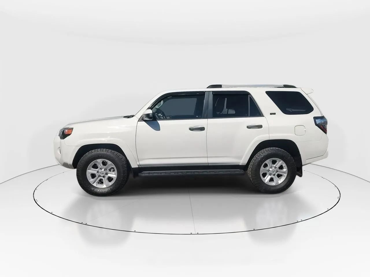 Used 2020 Toyota 4Runner SR5 AWD/4WD image 5