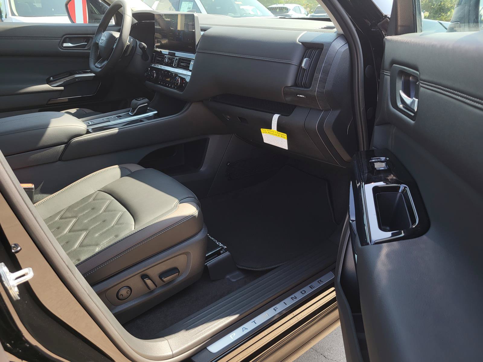 New 2026 Nissan Pathfinder Platinum w/ Accent Package FWD image 11