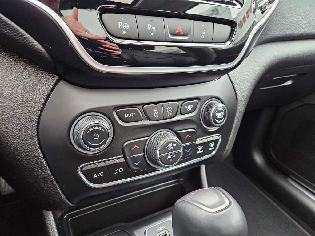 Used 2021 Jeep Cherokee Limited w/ Elite Package image 25