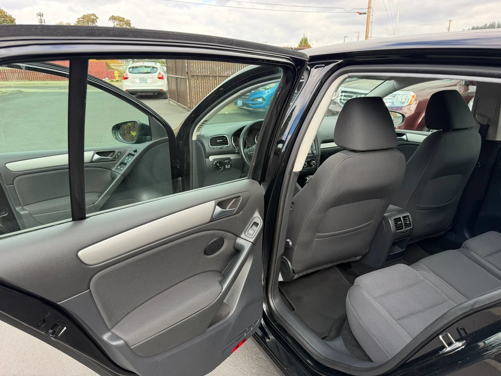 Used 2011 Volkswagen Golf TDI FWD image 10