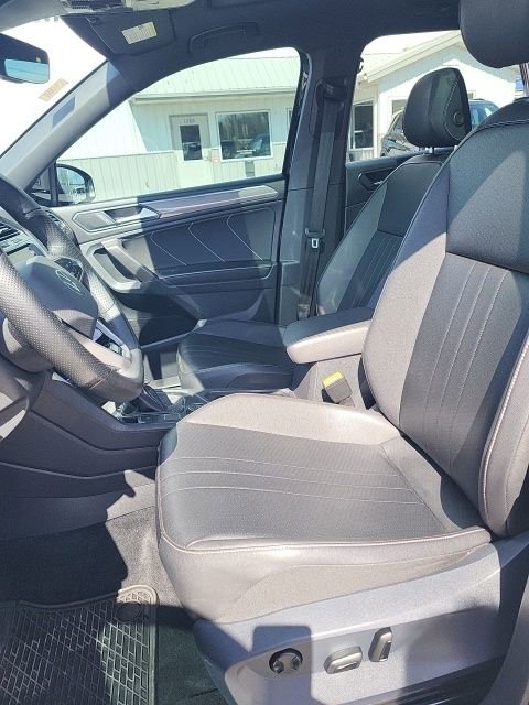 Used 2022 Volkswagen Tiguan SE R-Line AWD/4WD image 11