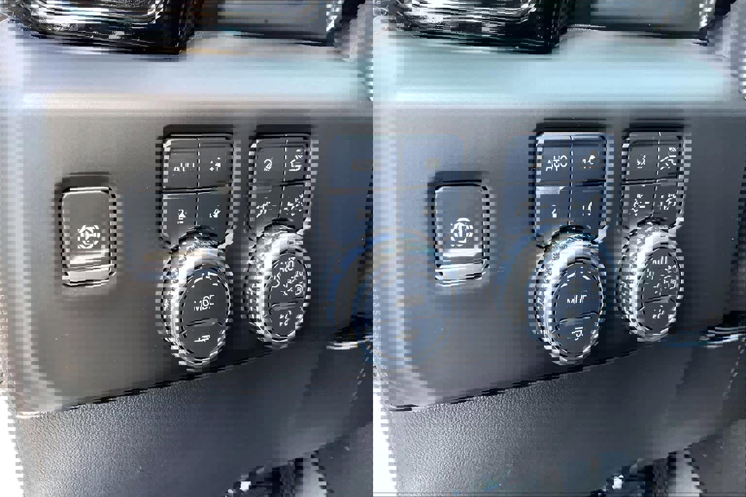 Certified 2025 GMC Sierra 1500 AT4 w/ AT4 Premium Package image 14