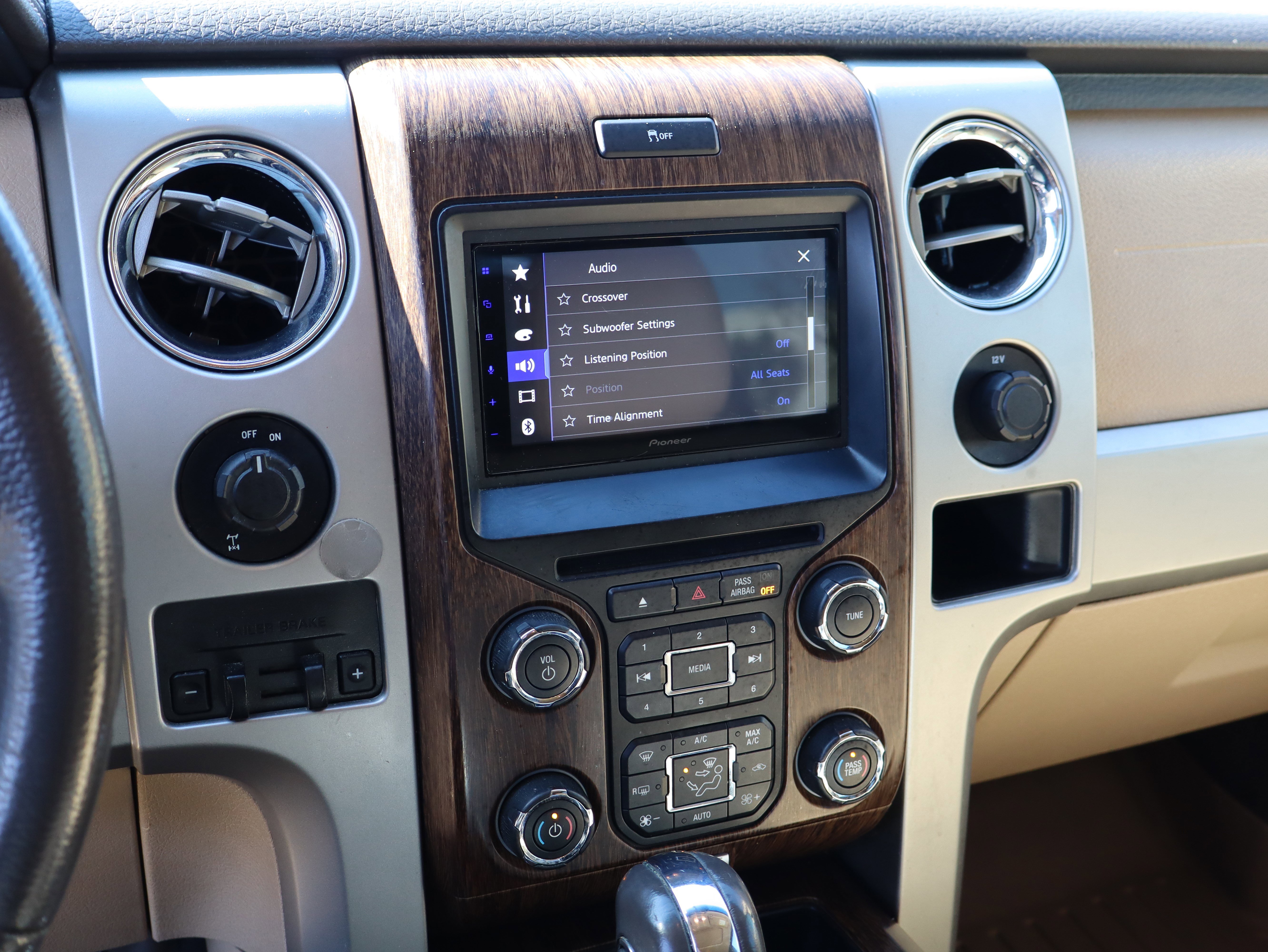 Used 2013 Ford F150 Lariat w/ Mid Equipment Group image 32