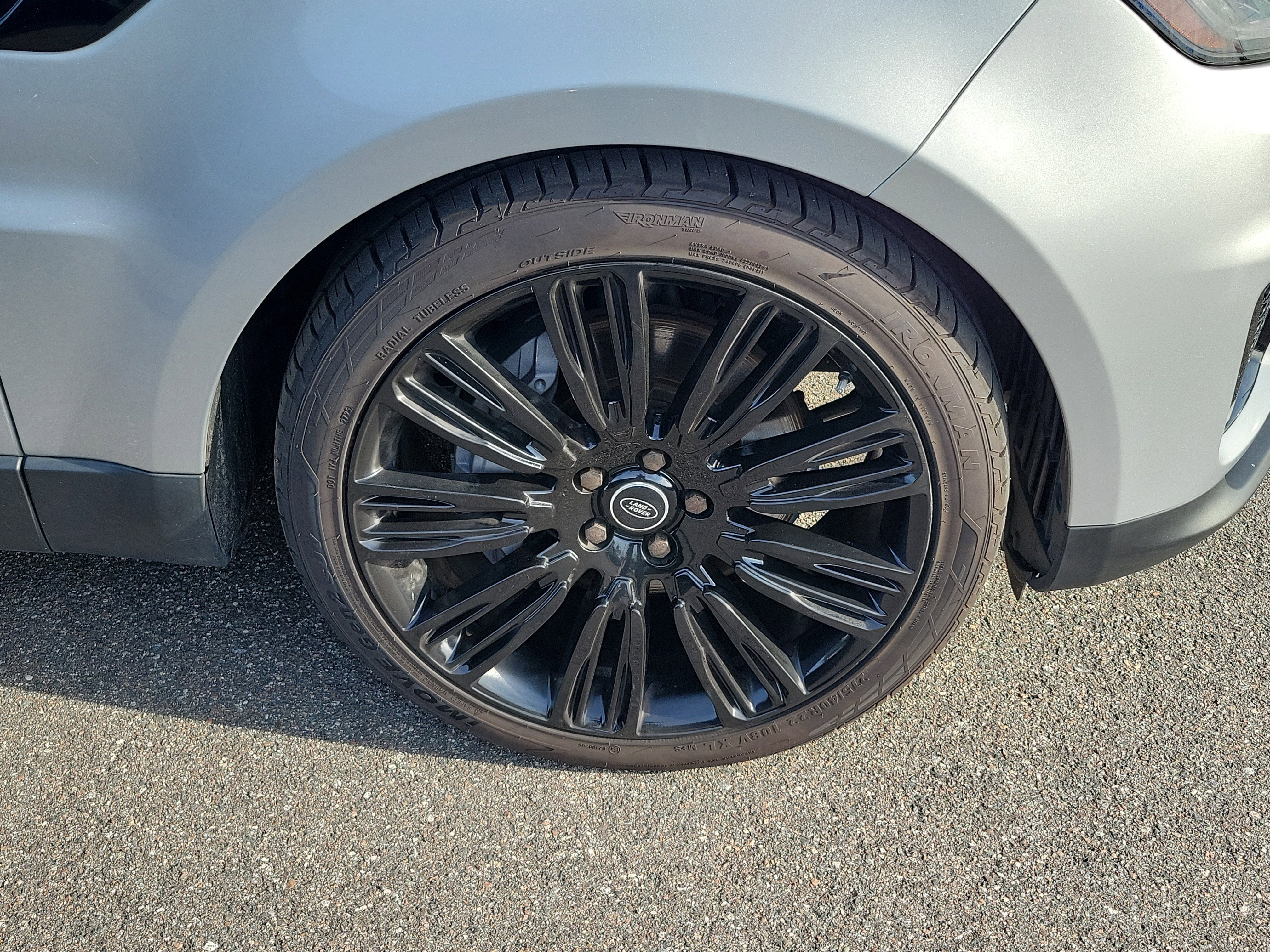 Used 2020 Land Rover Range Rover Sport SE image 42