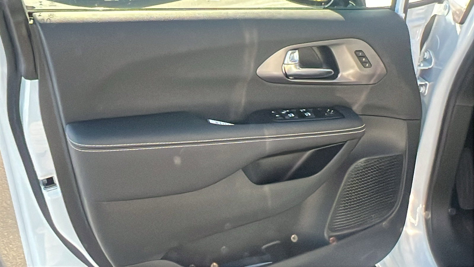 New 2026 Chrysler Pacifica Select image 13