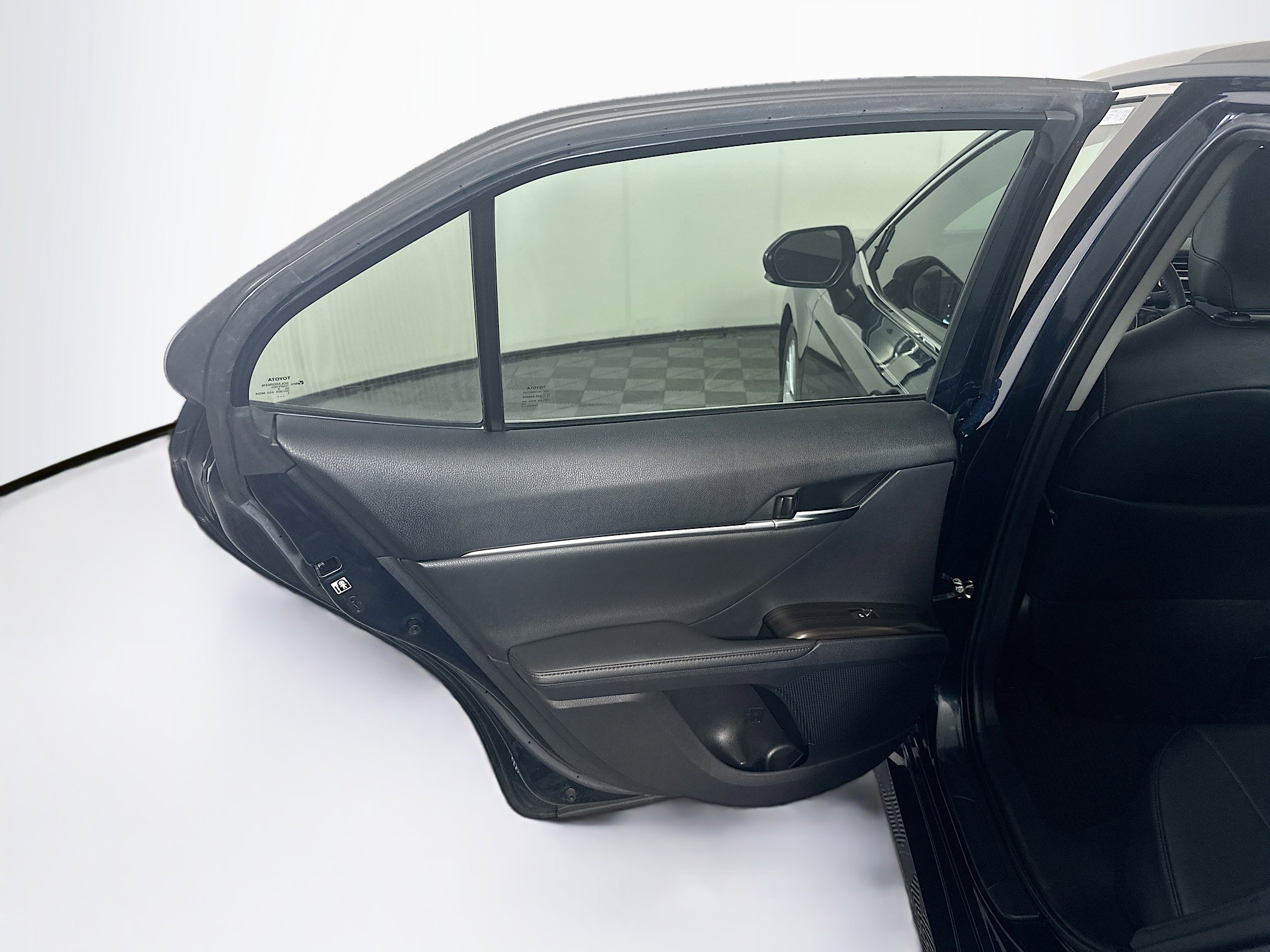Used 2019 Toyota Camry XLE FWD image 28