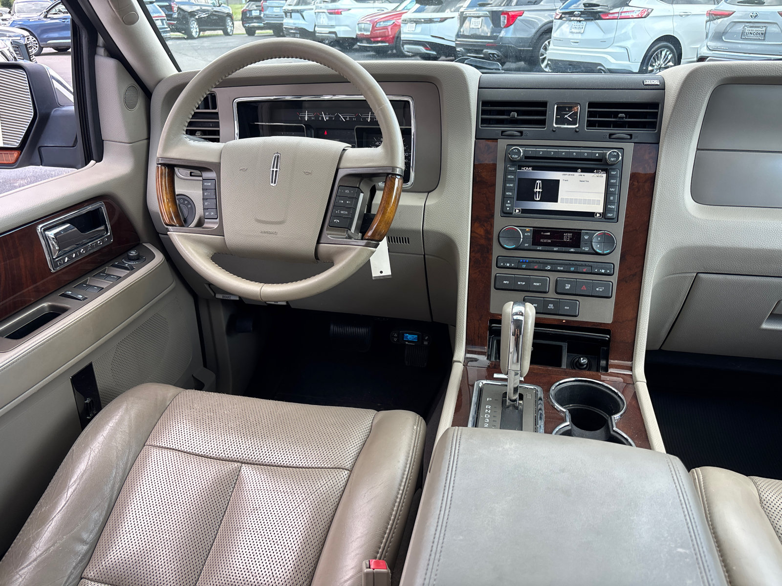 Used 2014 Lincoln Navigator L 4WD image 29