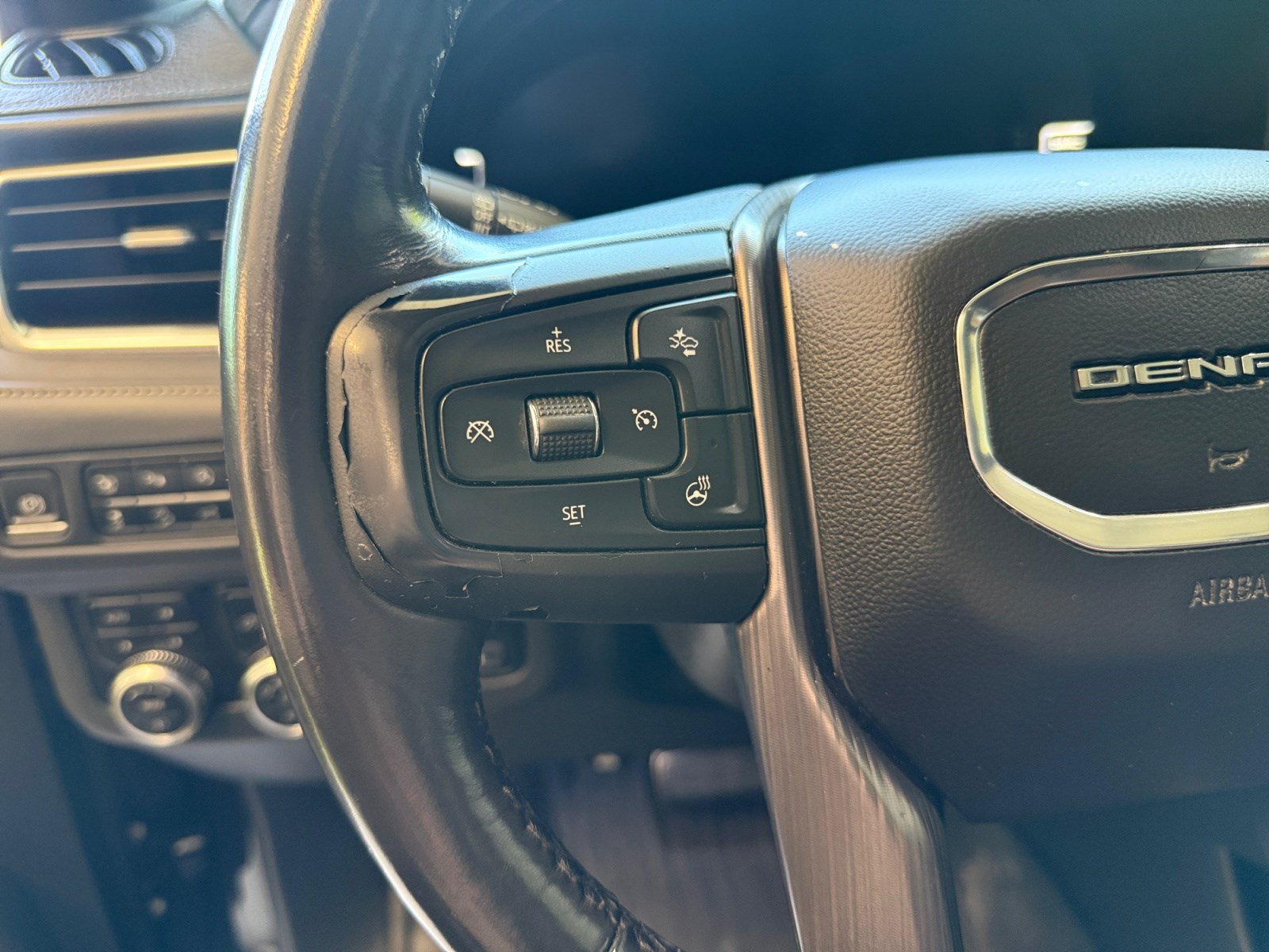 Used 2023 GMC Yukon Denali Ultimate AWD/4WD image 24