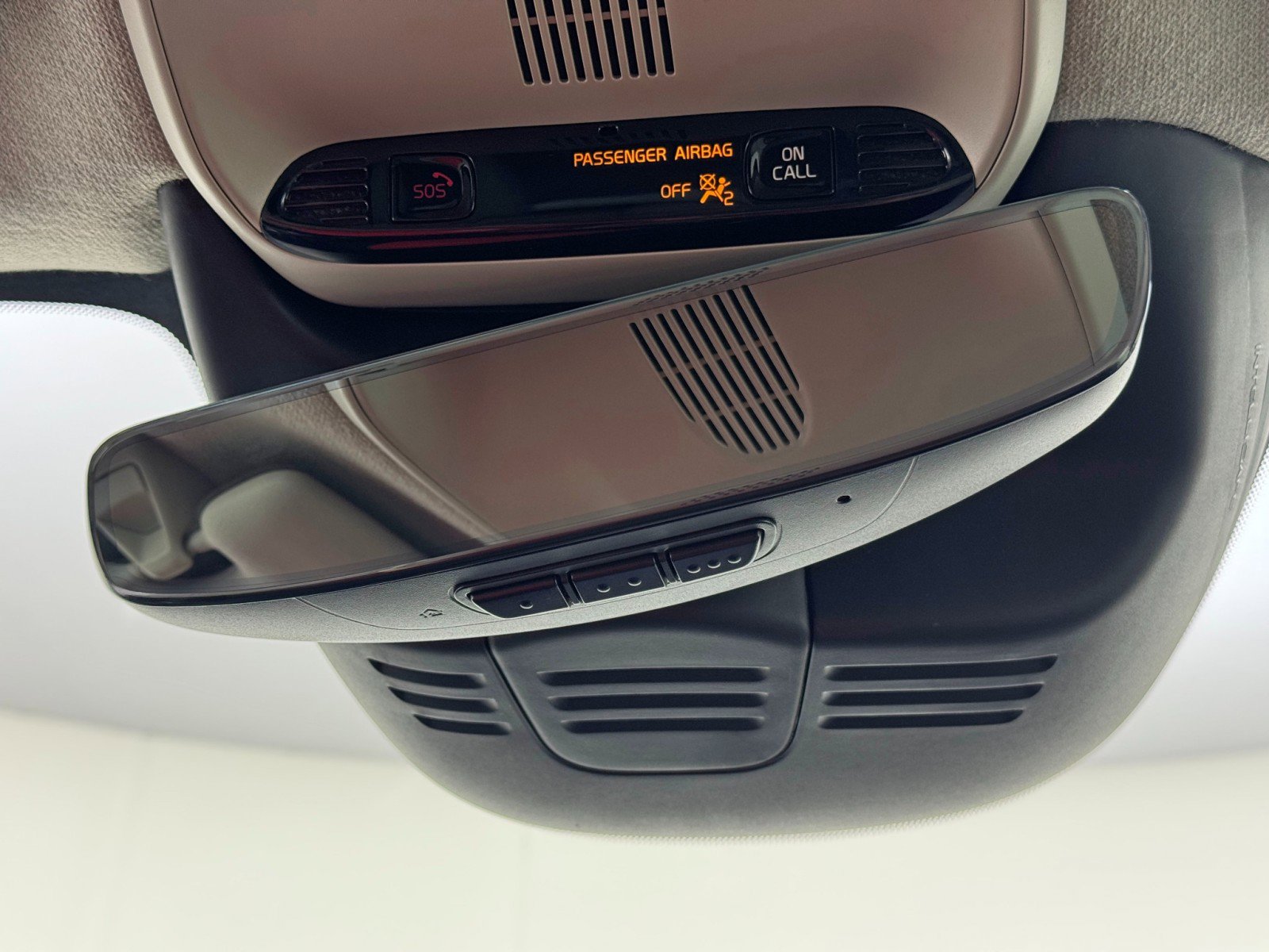 Used 2022 Volvo XC40 T5 Momentum w/ Premium Package image 32