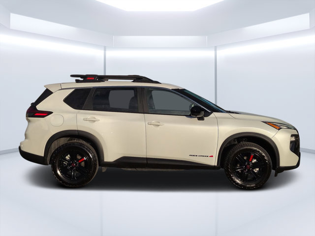 Used 2026 Nissan Rogue SV AWD/4WD image 2
