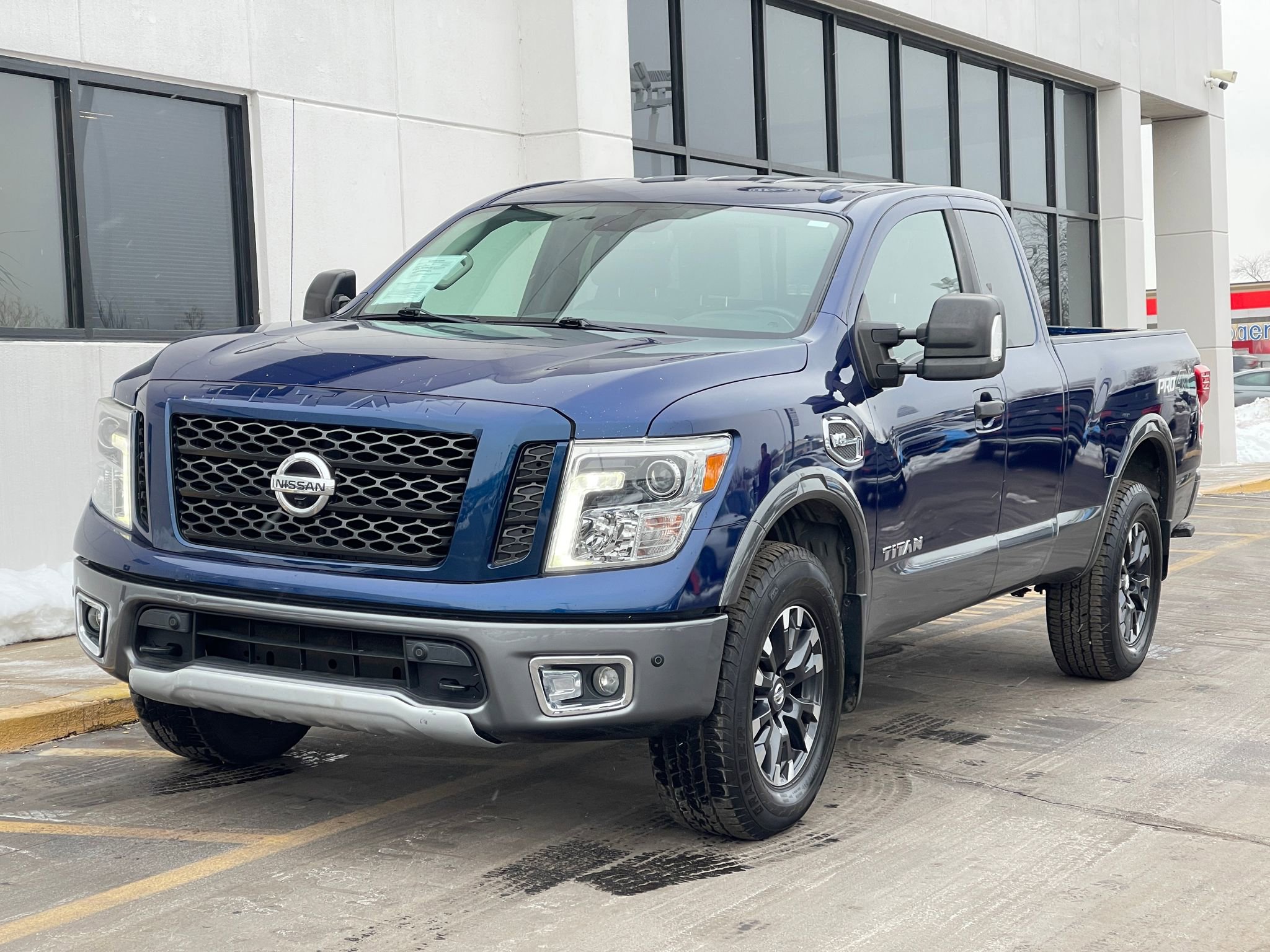 Used 2017 Nissan Titan PRO-4X w/ Pro-4x Convenience Package image 7
