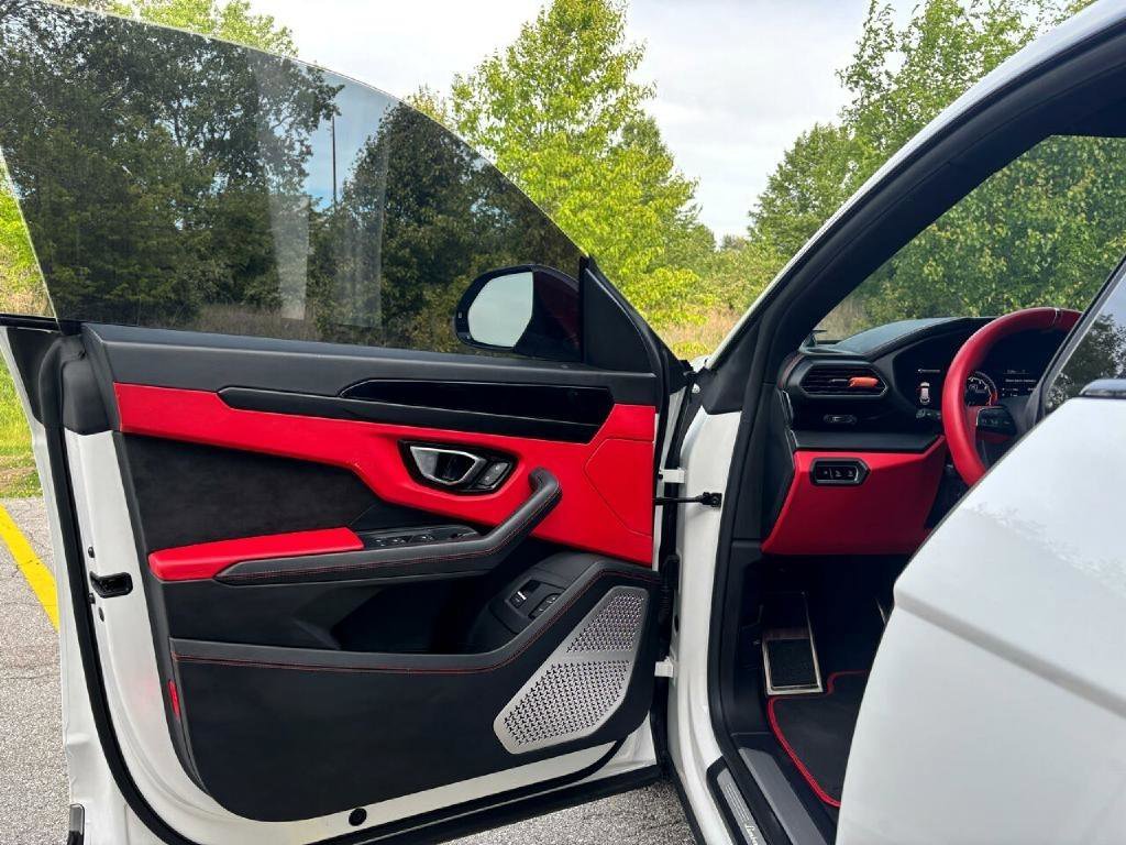 Used 2021 Lamborghini Urus AWD/4WD image 13
