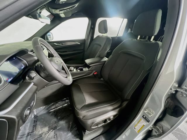 Used 2025 Jeep Grand Cherokee L Laredo RWD image 10