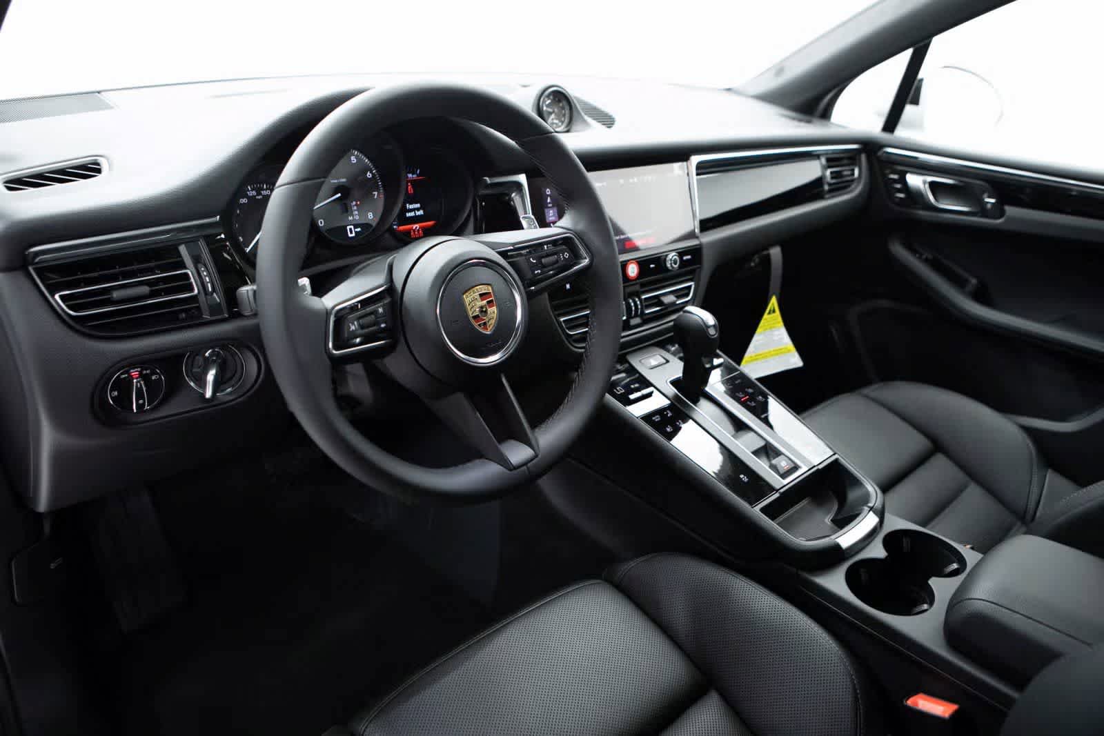 Certified 2025 Porsche Macan S image 4