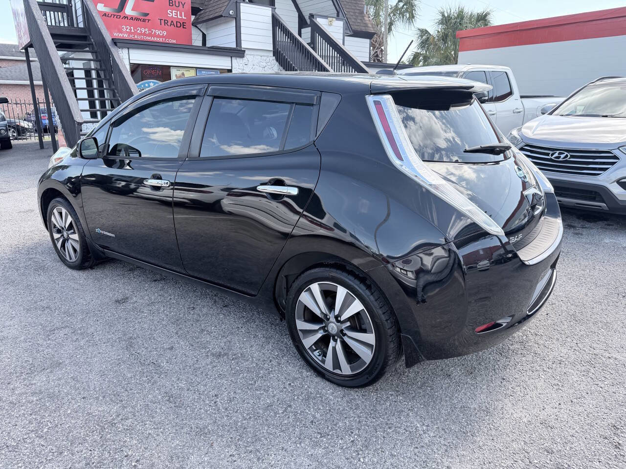 Used 2015 Nissan Leaf SL w/ Premium Package image 3