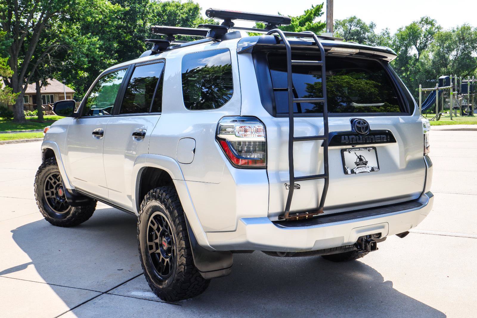 Used 2020 Toyota 4Runner Venture w/ Moonroof Package AWD/4WD image 19