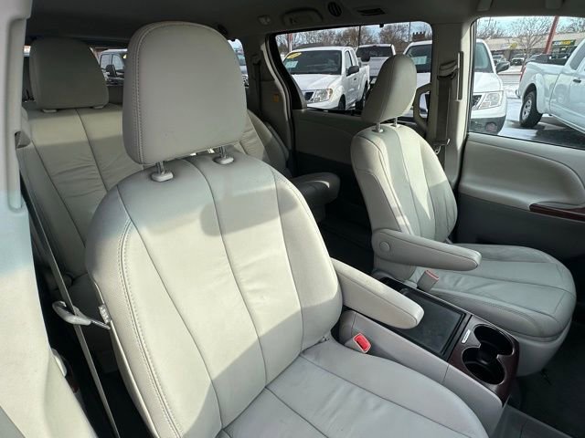 Used 2012 Toyota Sienna XLE image 27