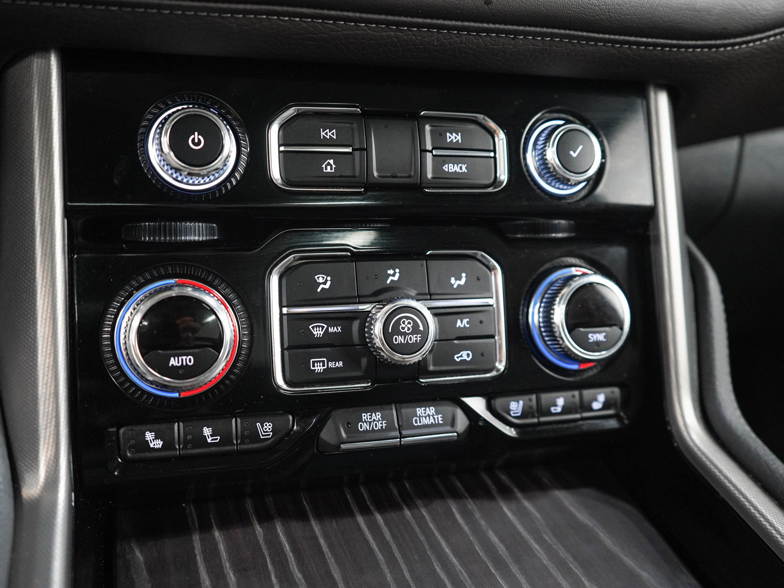Used 2021 GMC Yukon XL Denali AWD/4WD image 25