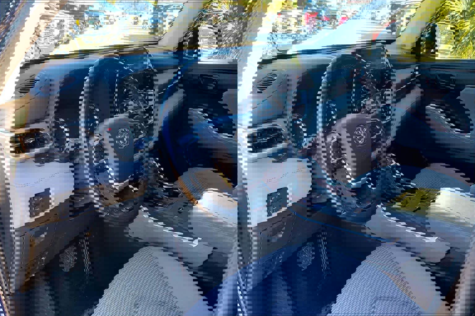 Used 2023 Toyota Highlander LE image 16