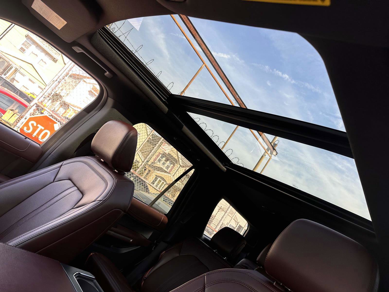 Used 2024 Ford Expedition Limited image 13