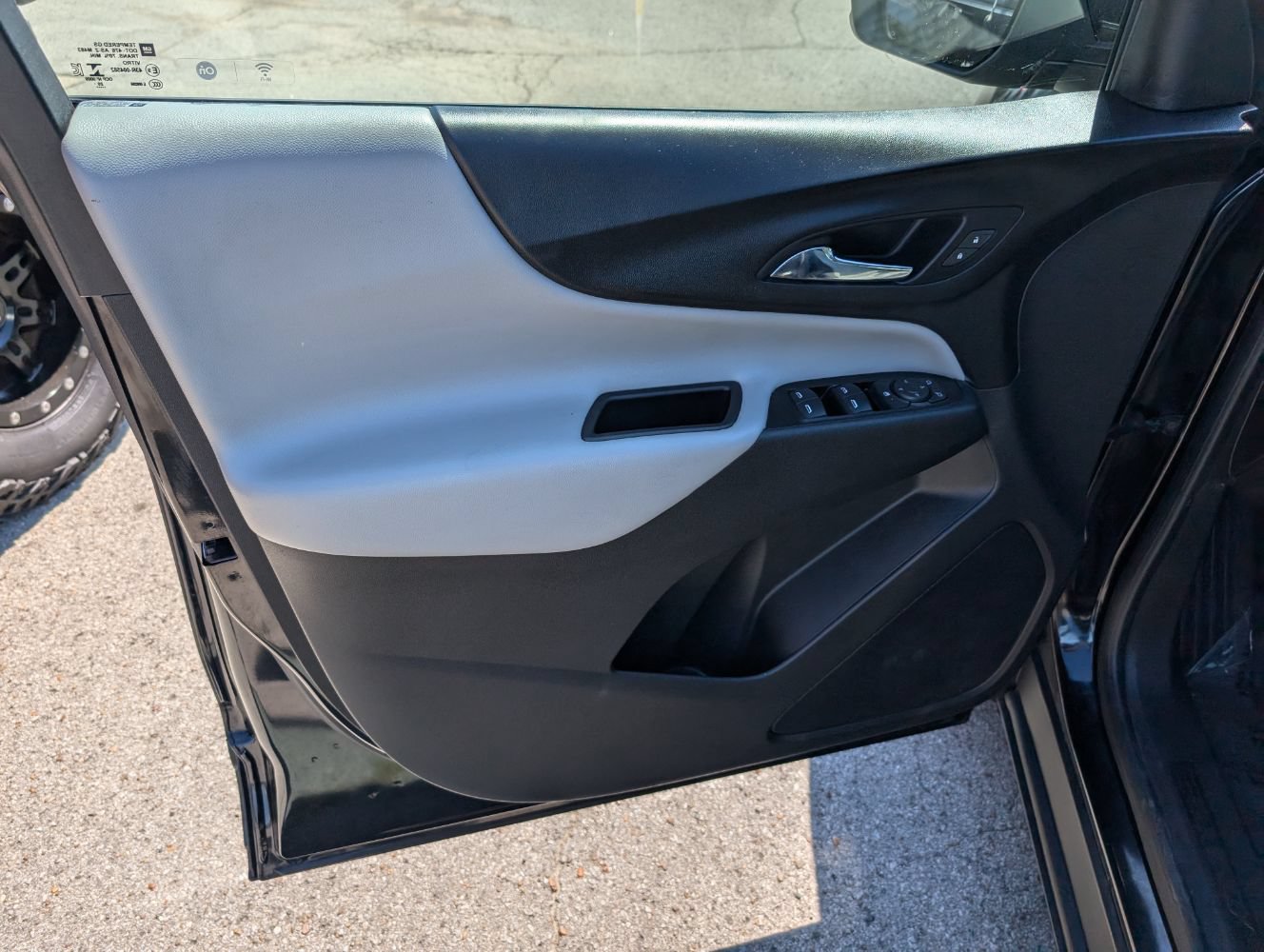 Used 2021 Chevrolet Equinox LS FWD image 11