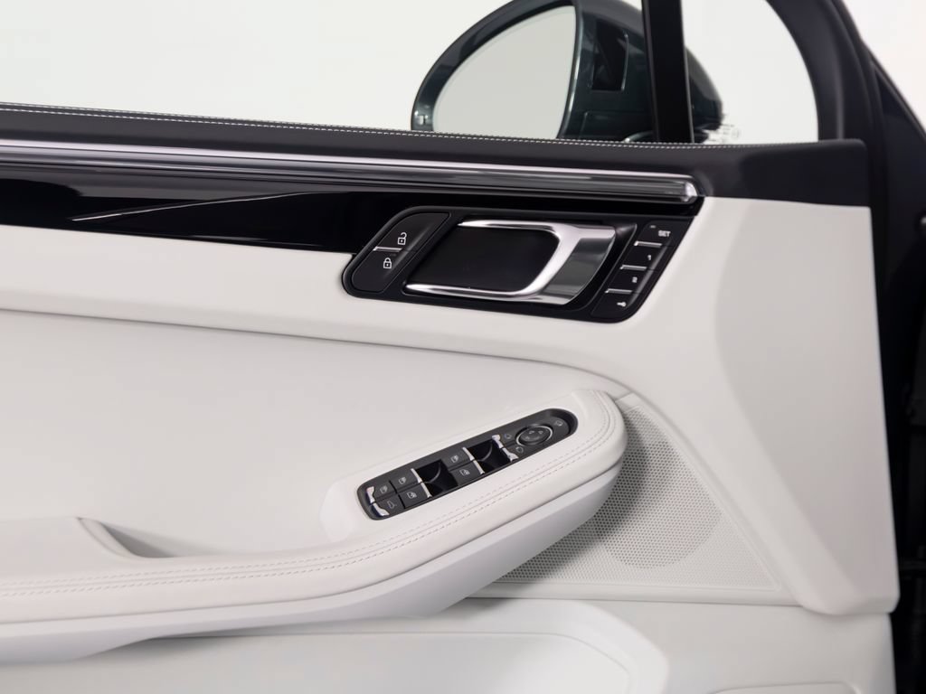 Certified 2026 Porsche Macan S AWD/4WD image 20