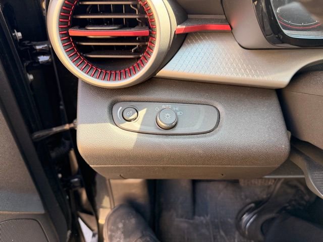 Certified 2024 Chevrolet Trax RS w/ Driver Confidence Package FWD image 19