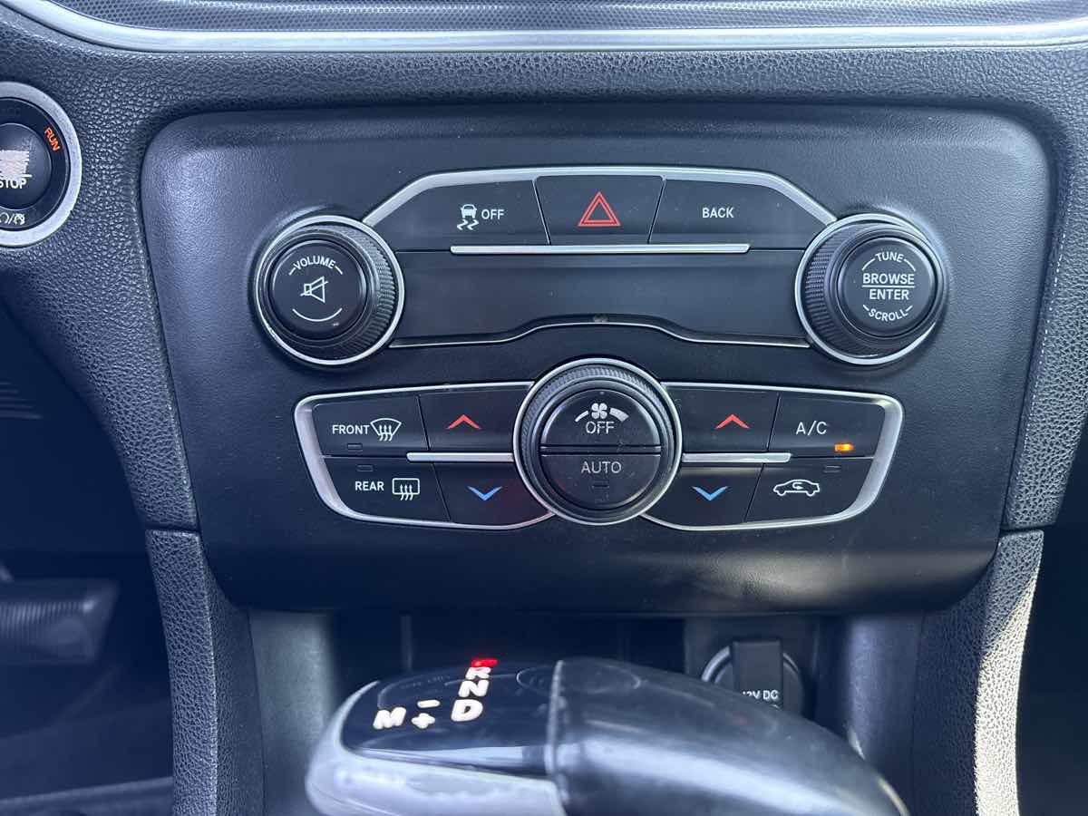 Used 2016 Dodge Charger SXT image 25