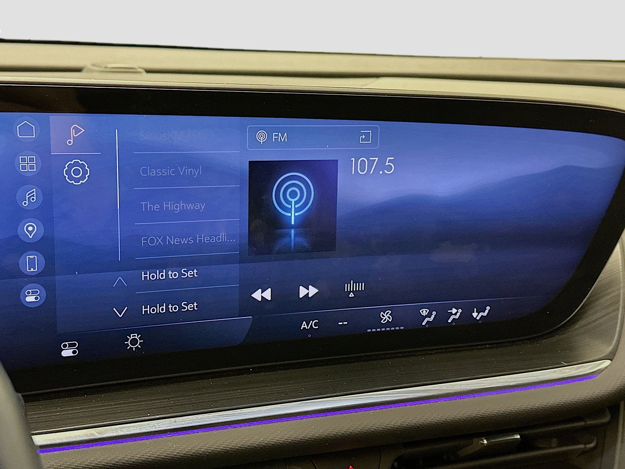 Used 2024 Buick Envision Preferred image 21