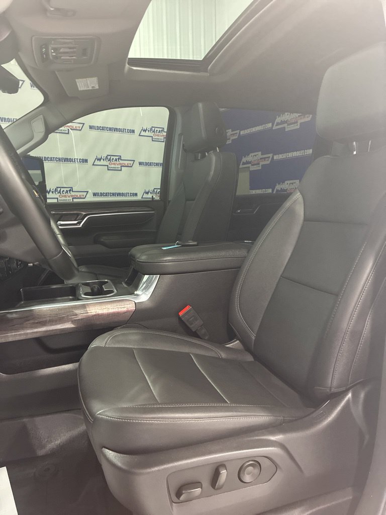 Used 2025 Chevrolet Silverado 2500 LTZ w/ LTZ Premium Package AWD/4WD image 16