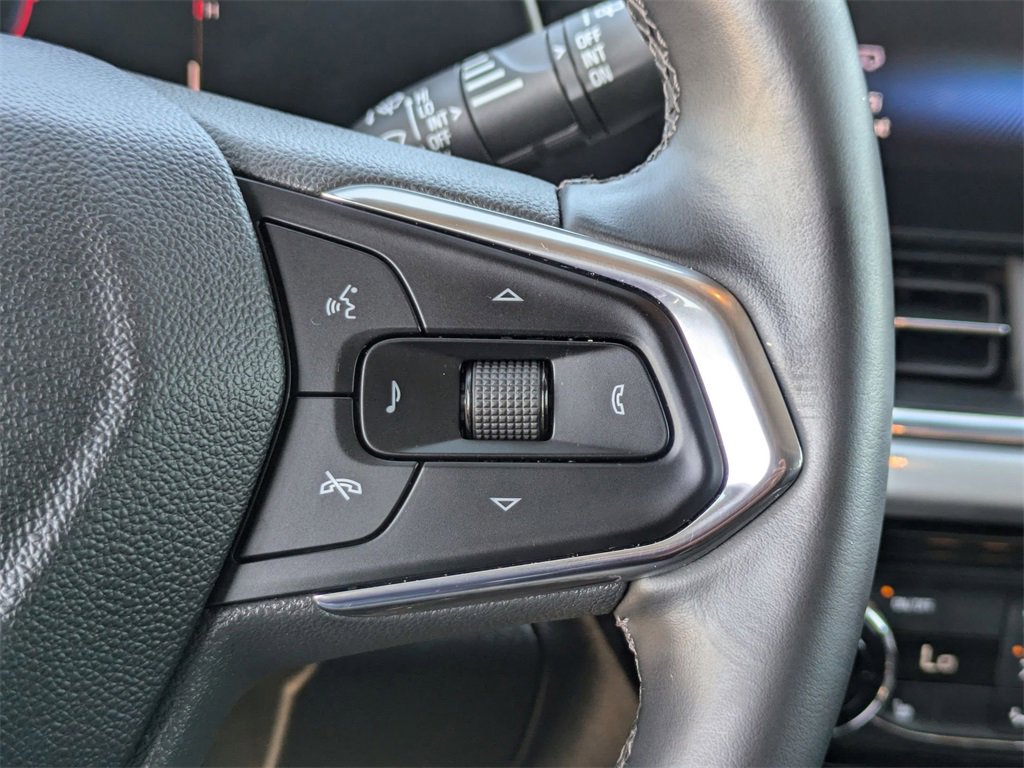 Used 2025 Chevrolet Trax LT w/ LT Convenience Package image 20