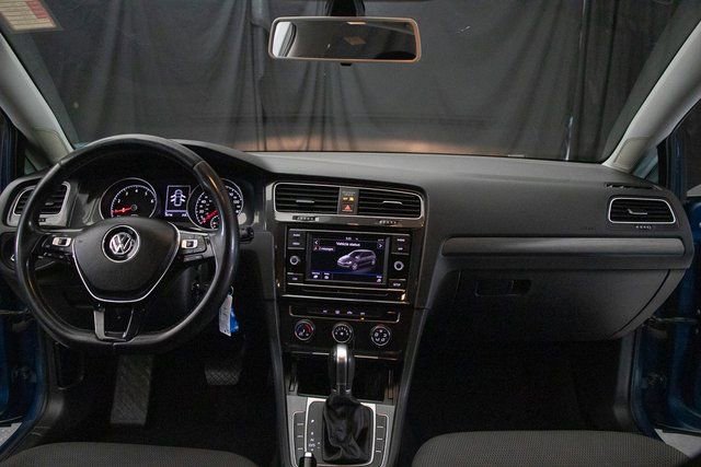 Used 2018 Volkswagen Golf S image 20