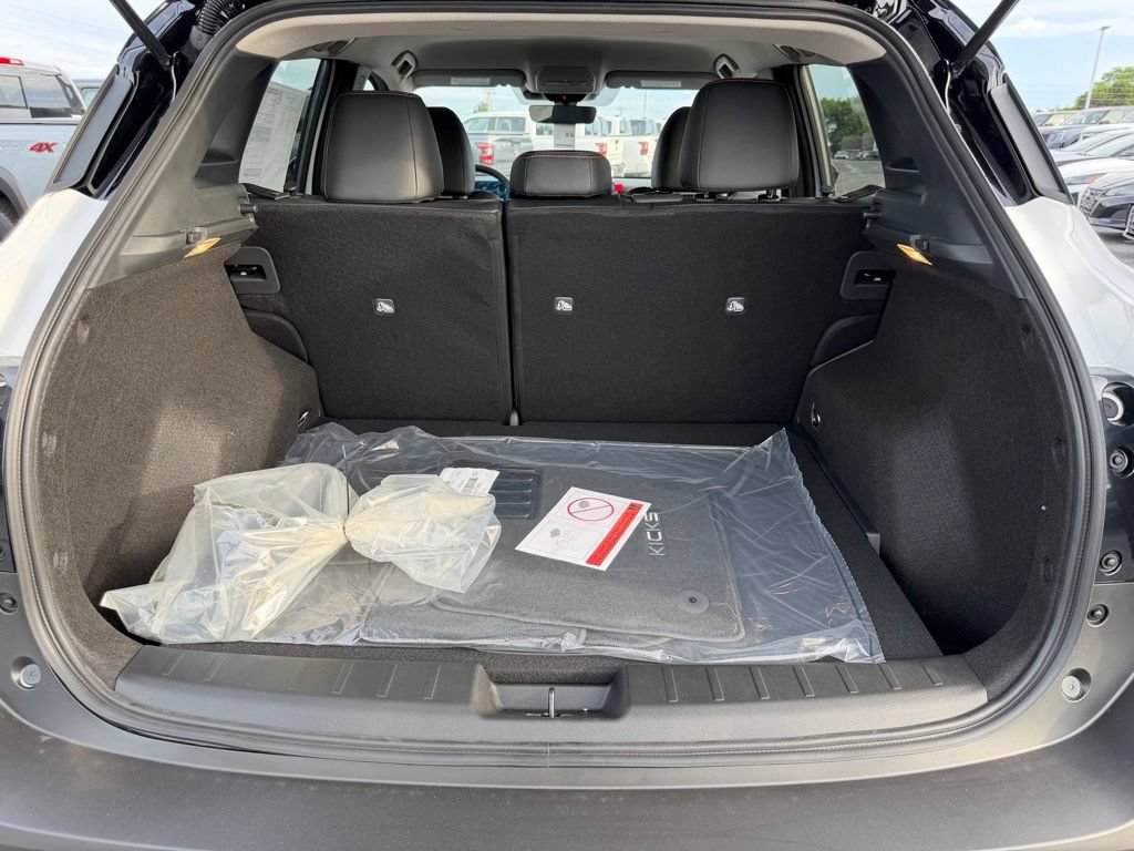 New 2026 Nissan Kicks SR w/ Interior Electronics Package FWD image 31