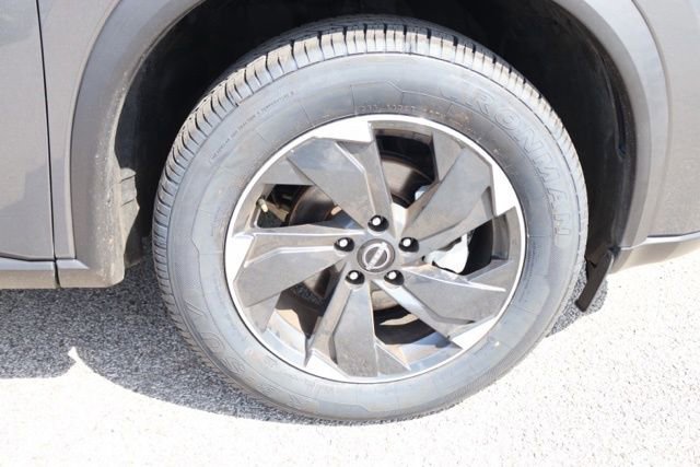 Used 2024 Nissan Rogue SV image 16