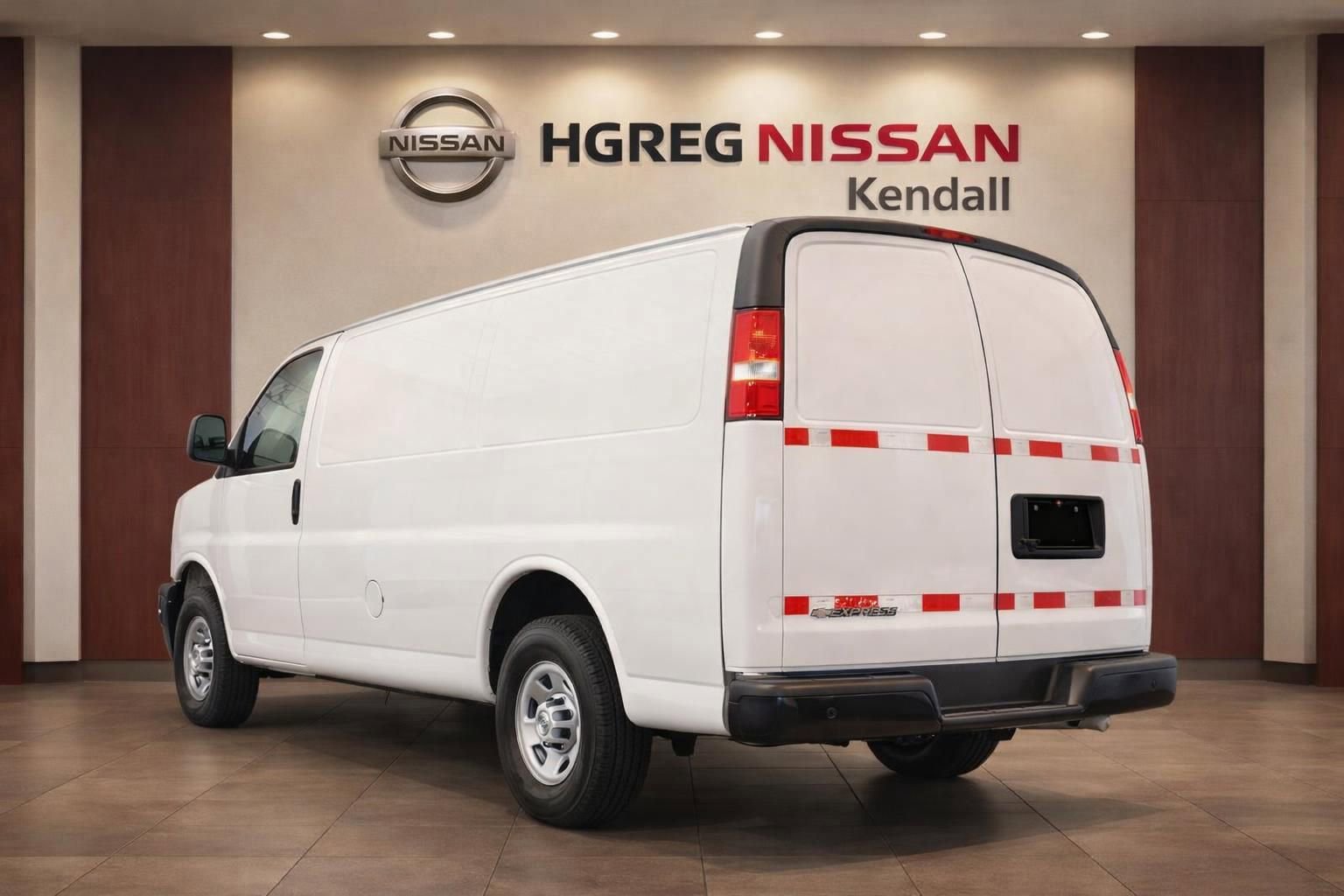Used 2021 Chevrolet Express 2500 RWD image 2